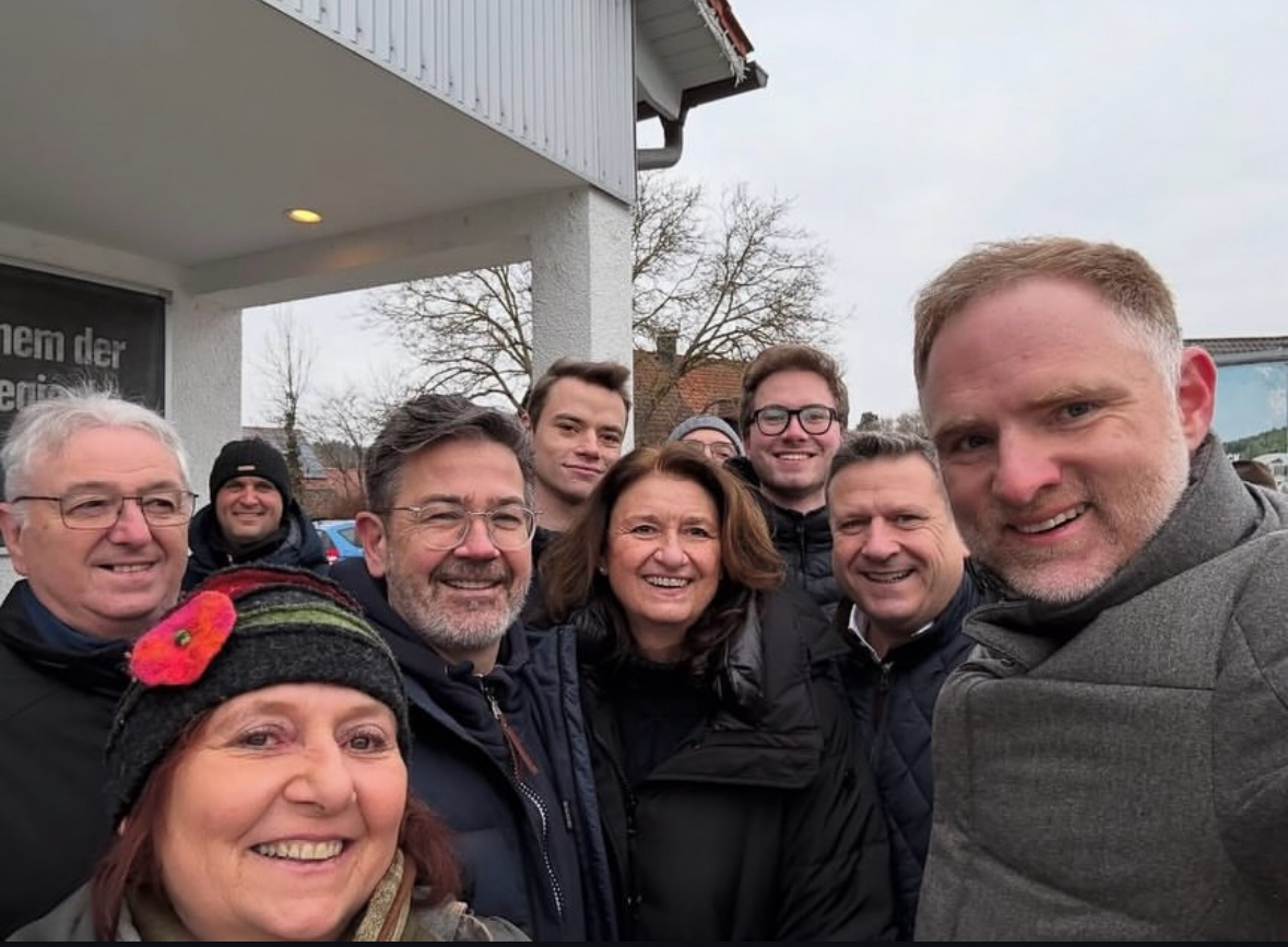 Selfie beim Infostand mit Peter Aumer